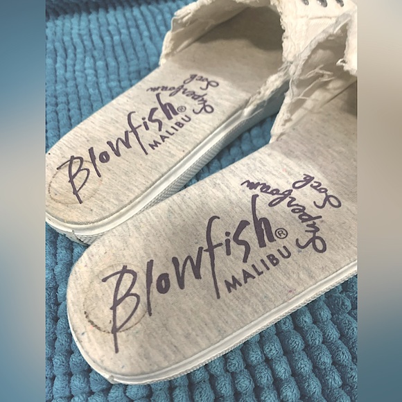 Blowfish distressed slides ❤️ - Picture 2 of 8